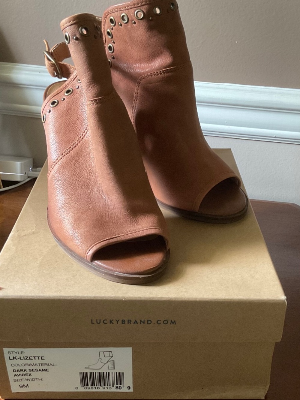 Lucky Lizette leather
